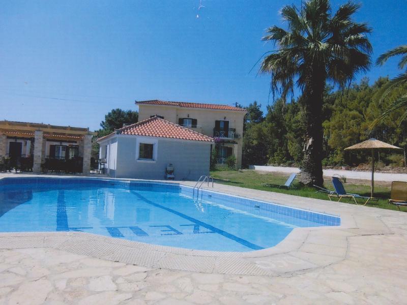 Zeus Hotel Ireo  Bagian luar foto