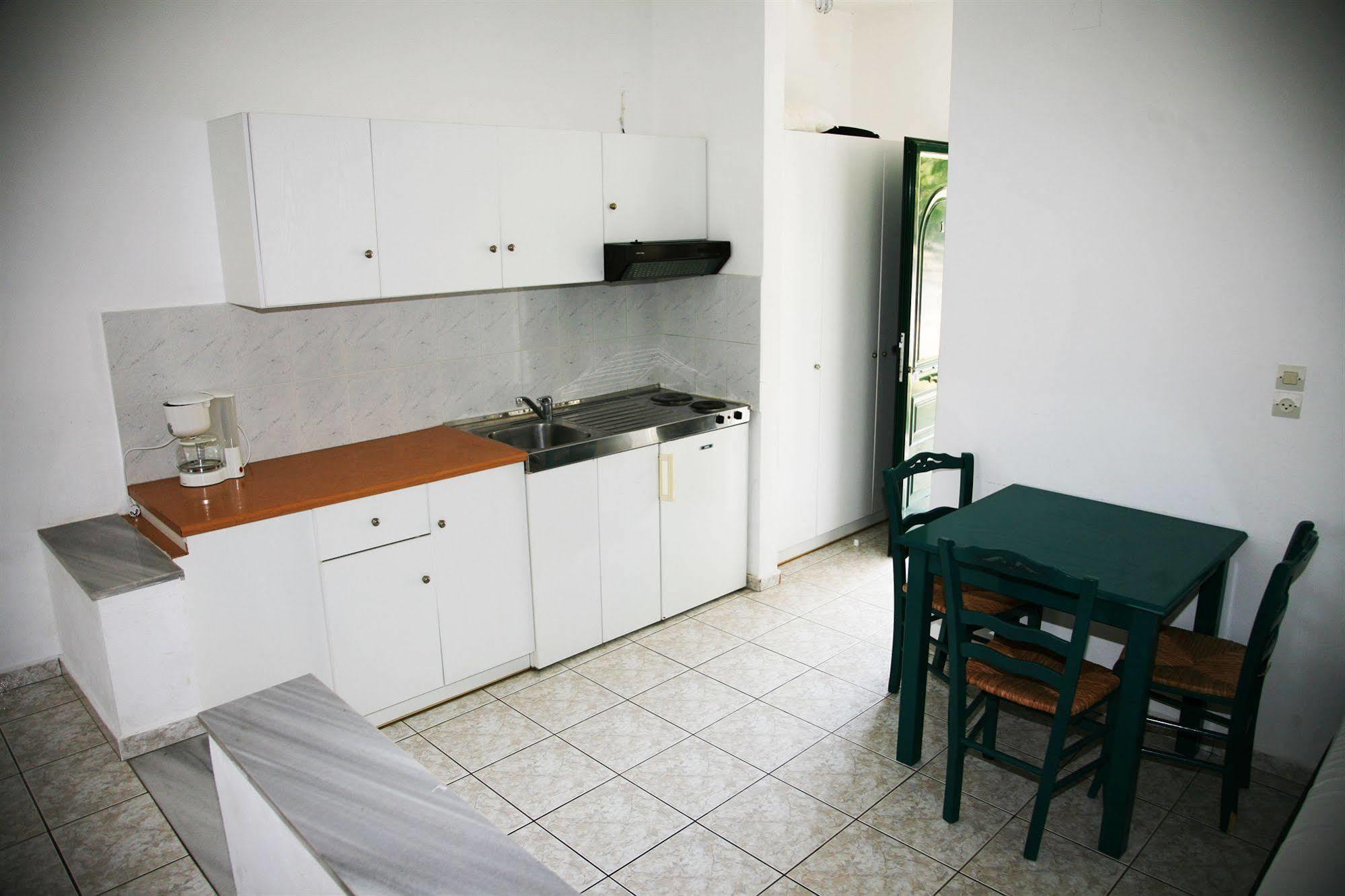 Zeus Hotel Ireo  Bagian luar foto